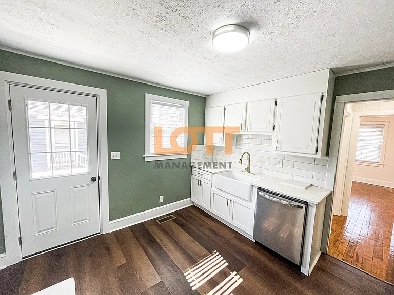 1 Hollywood Cir — Photo 11