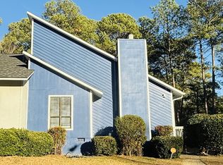 824 Danish Dr, Fayetteville, NC 28303