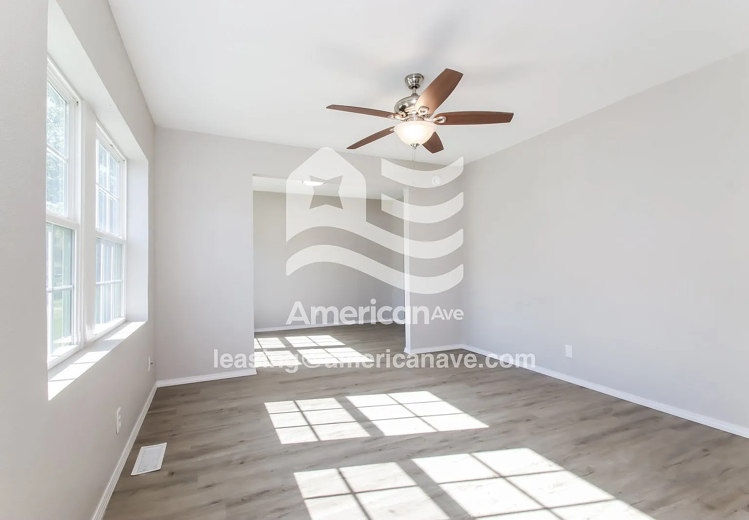 3 bed, 1.0 bath, 888 sqft, $1,250 — Photo 4