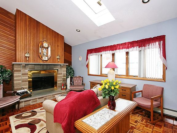 4th image of 58 La France Ave