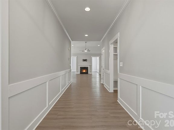 4th image of 1308 Vintage Walk Dr