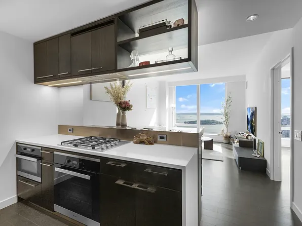 252 South Street image 3 of 23