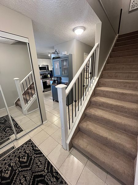 Calgary Townhouse for rent - 3 Bedrooms — photo 3