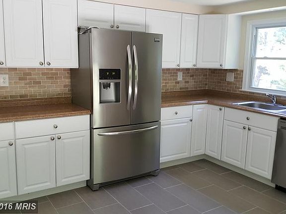 4th image of 9504 Tam O Shanter Dr