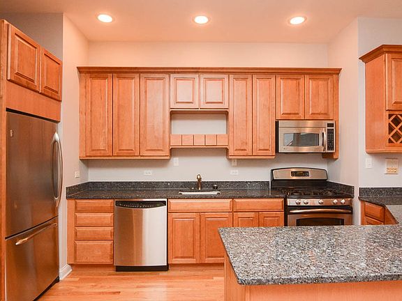 2nd image of 1530 W Huron St #103