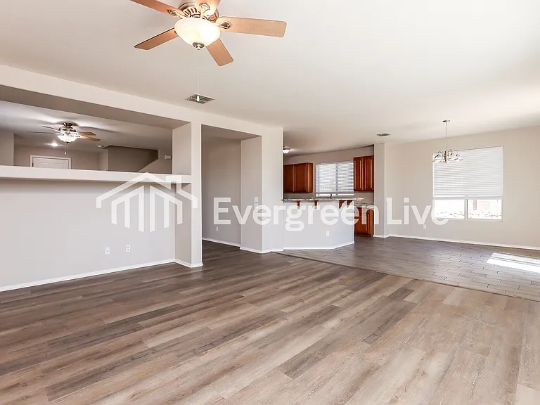 1357 S Woodbine Ln — Photo 5
