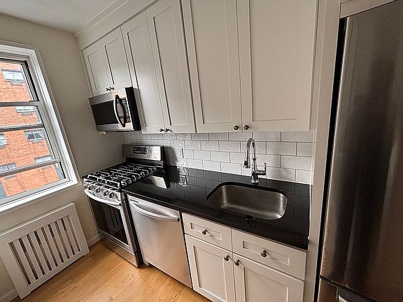 5th image of 170 W 23rd St APT 5N