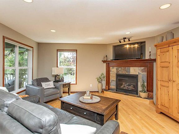 4th image of 715 W 700 Ramage Close