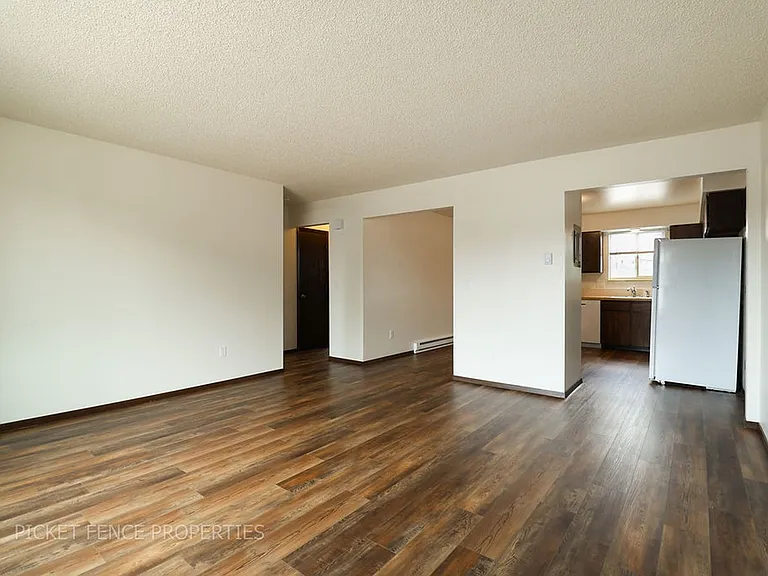 1846 E 16th Street — Photo 4