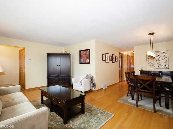 4th image of 6826 N Dowagiac Ave