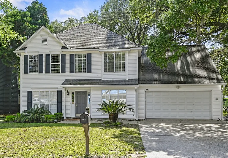 1382 Center Lake Dr — Photo 32