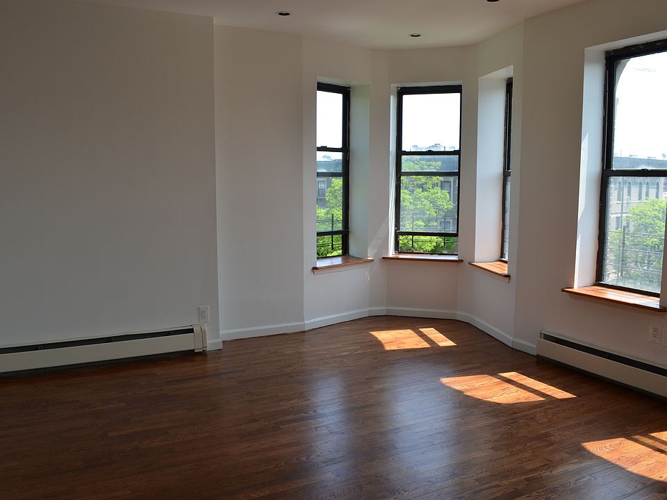 1st image of 710 Park Pl APT 4F