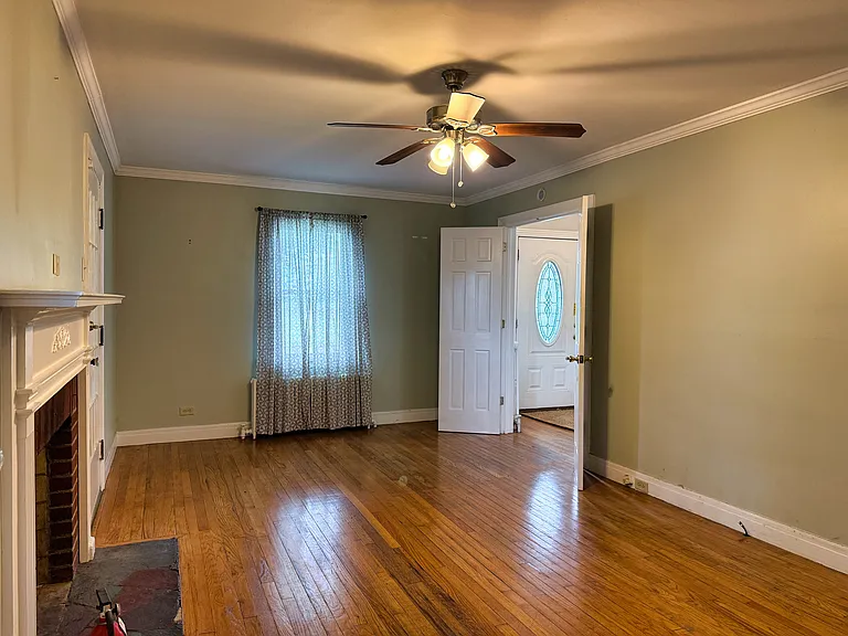 137 Warren St — Photo 9