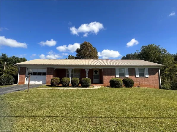 449 Fairplains Rd, North Wilkesboro, NC 28659