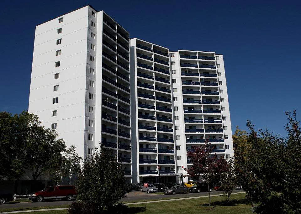 700 Setter St