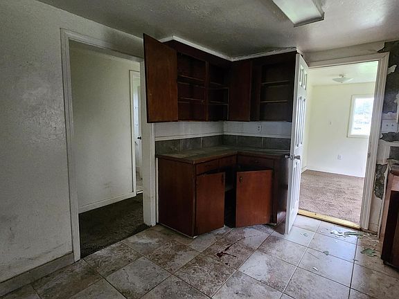 5th image of 3458 Shirley St