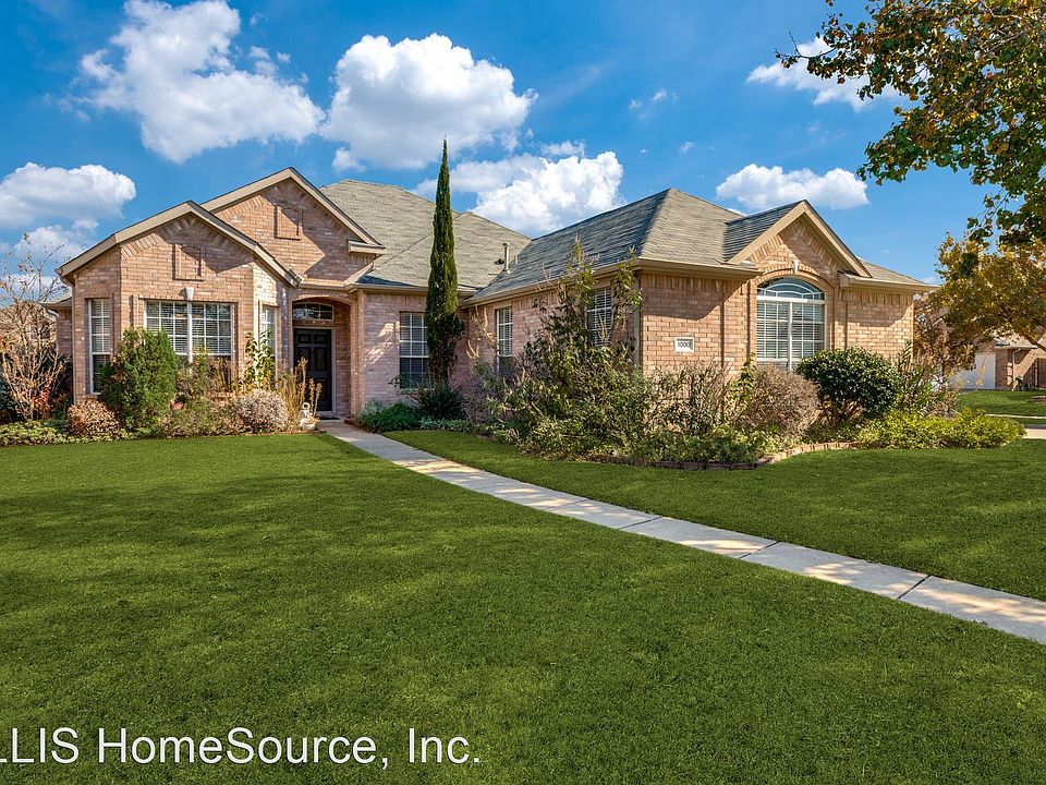 1st image of 1000 Leoti Ln