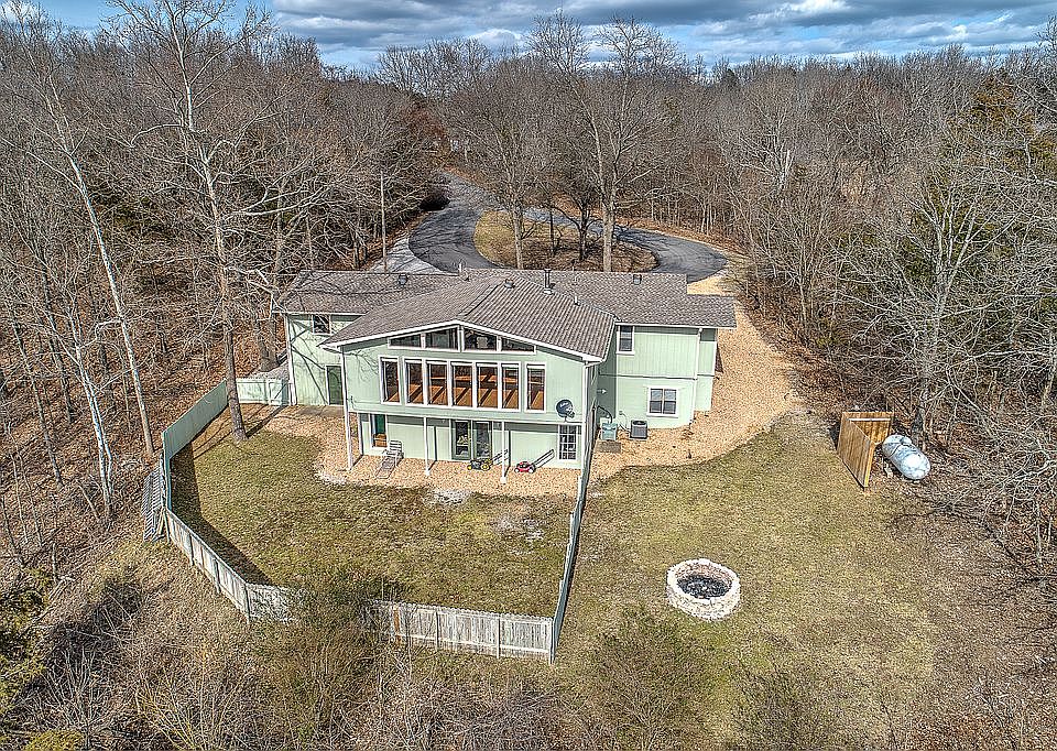 1st image of 10 Moreton Ln
