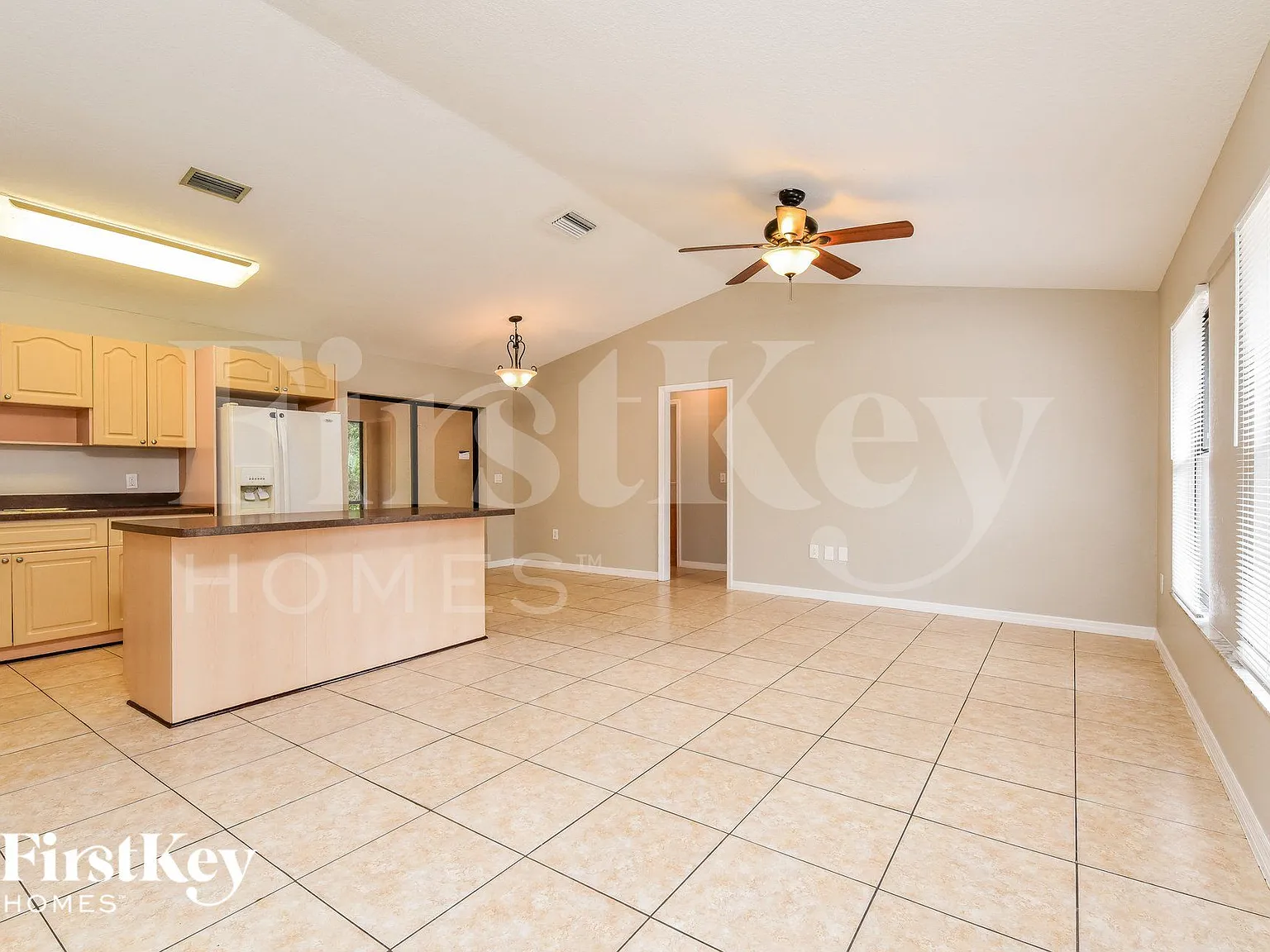 3 bed, 2.0 bath, 1193 sqft, $1,755 — Photo 2