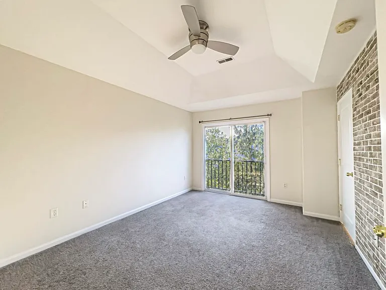 48 S Poplar St — Photo 12