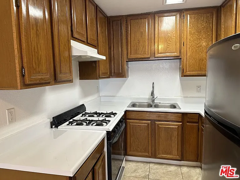 955 S Normandie Ave #103 — Photo 1
