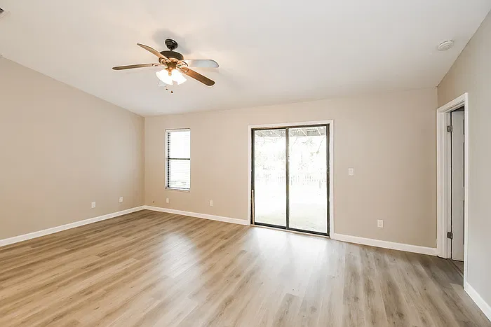 3 bed, 2.0 bath, 1182 sqft, $1,745 — Photo 2