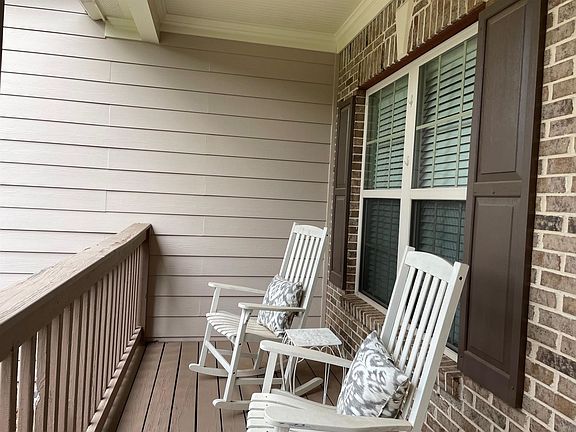 3rd image of 519 Huntleigh Dr