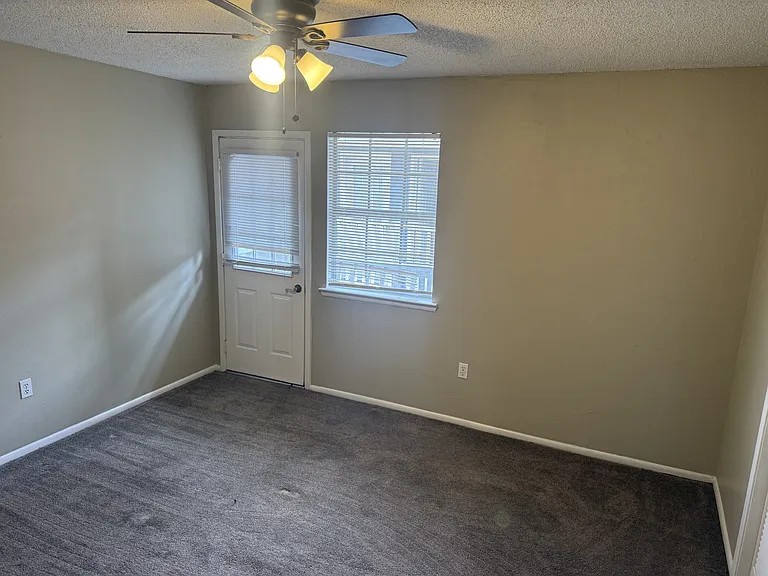 820 Meadow Glen Ave #B — Photo 6