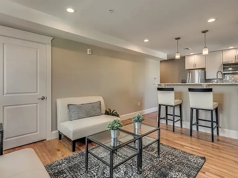 2 bed, 950 sqft, $3,600 — Photo 2