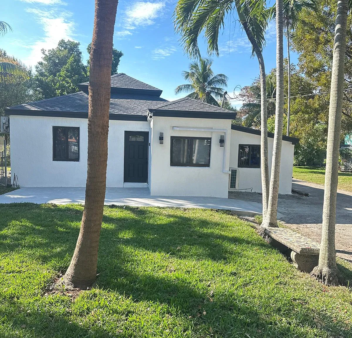 2 bed, 800 sqft, $2,400 — Photo 1