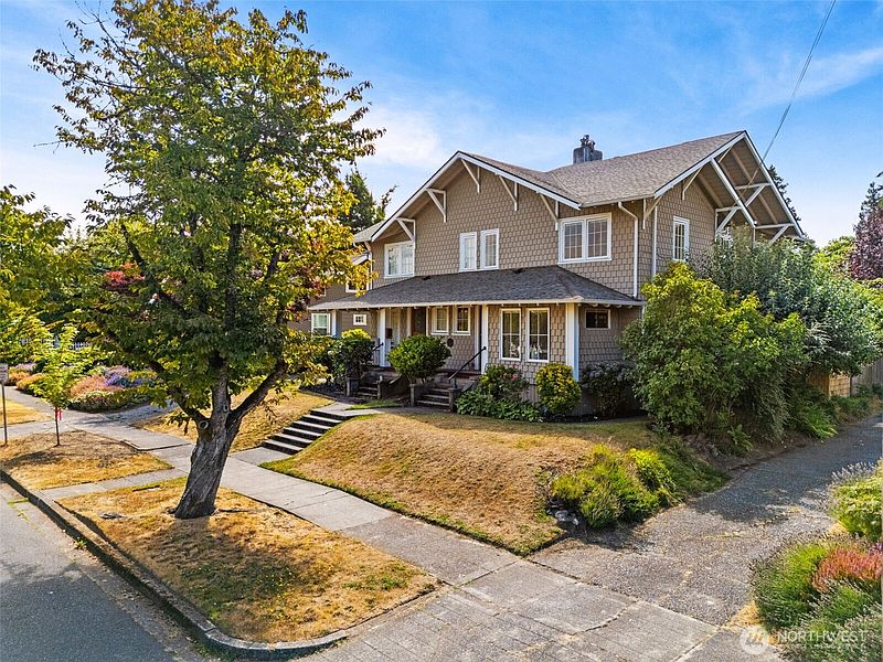 3rd image of 211 19th Avenue SW