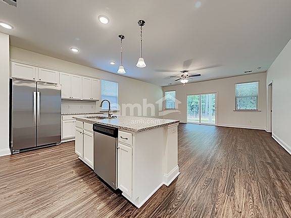 3rd image of 406 Ronter Ct