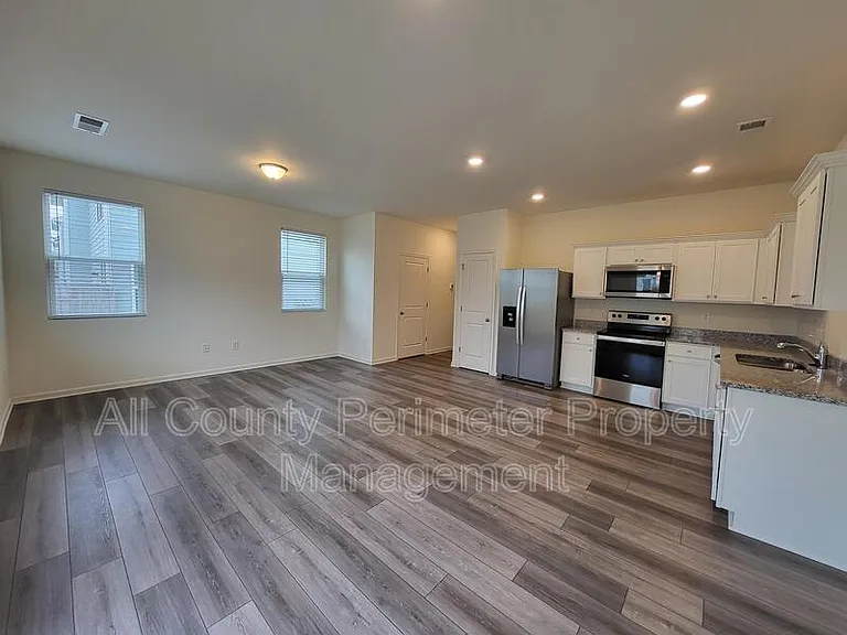 314 Penn Station Way — Photo 5