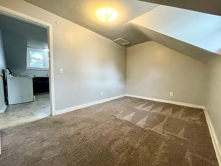 529 E 33rd St #2 — Photo 6