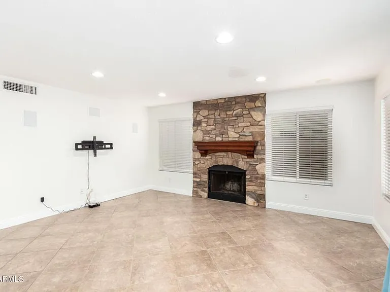 7217 W Crest Ln — Photo 8