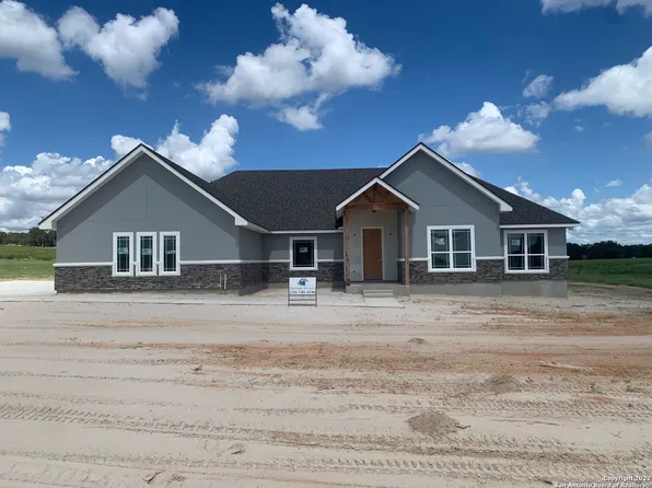 129 Summer Meadow, La Vernia, TX 78121