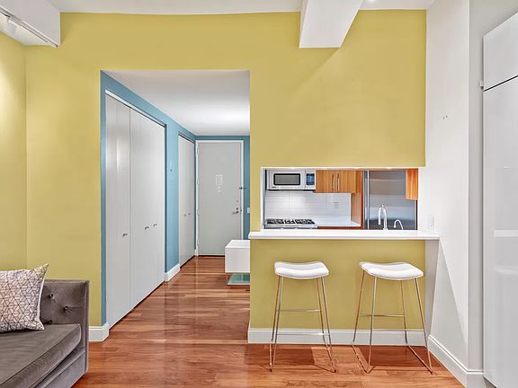 3rd image of 88 Greenwich St APT 827