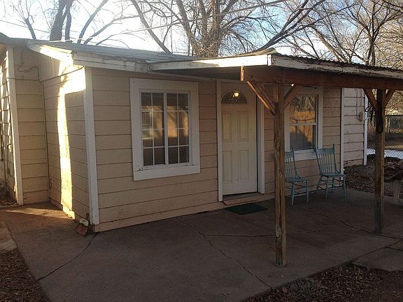 one 1Br casita in back