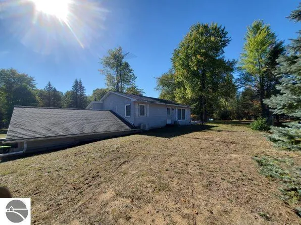 70 W Indian Lake Rd, Gladwin, MI 48624