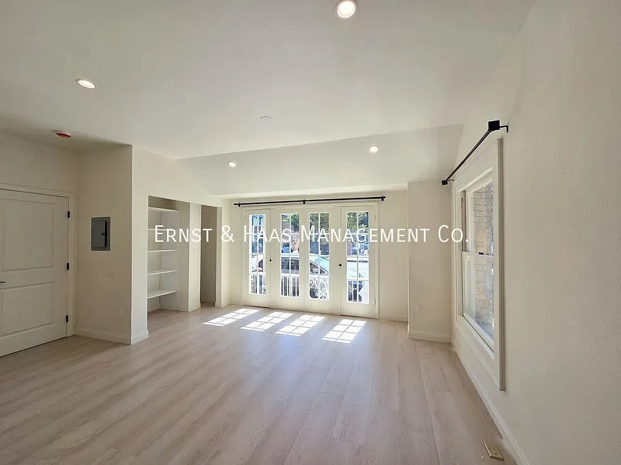 Charming Remodeled Studio Near Downtown Long Beach! *Move-In Special* — Photo 4