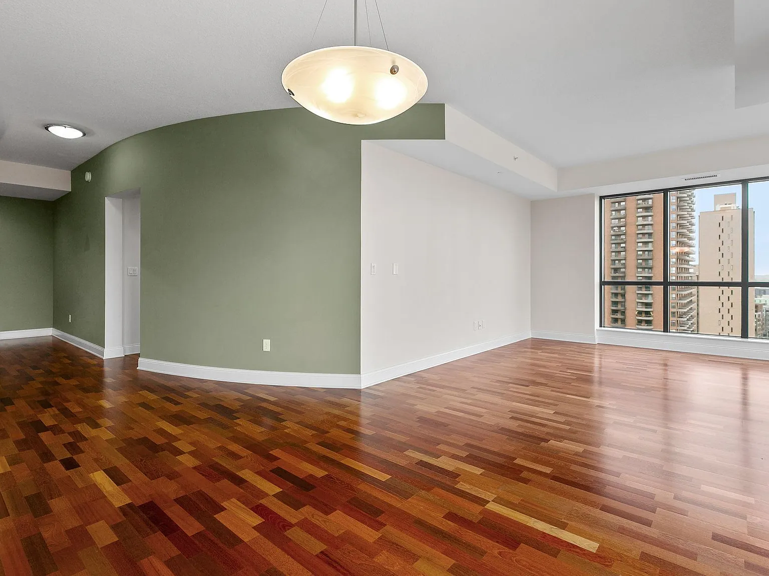 2 bed, 2.0 bath, 1352 sqft, $4,195 — Photo 2