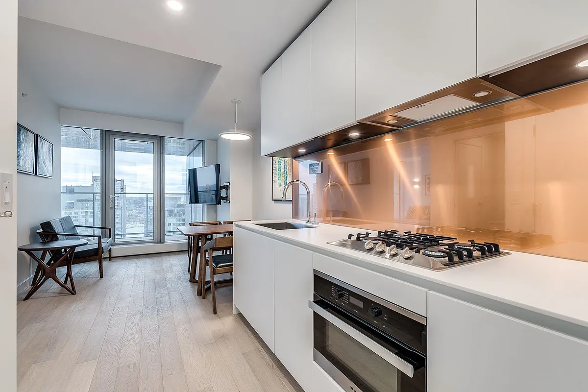 Building Photo - 1480 Howe St #3608