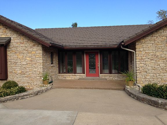 West Facing Entranceway