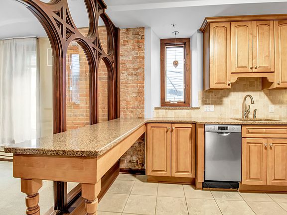 4th image of 231 Richmond Ave APT 8