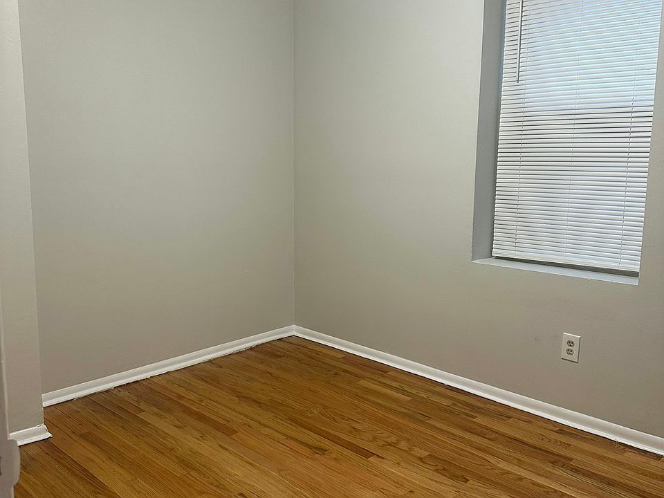 Bedroom 1 (8'1" x 8' 3")