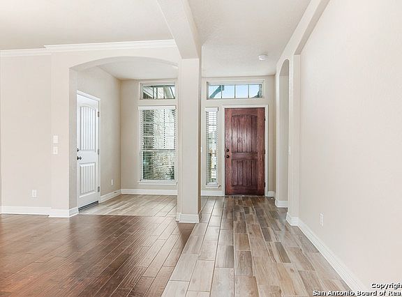4th image of 5272 Forest Oak