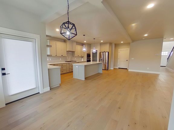 2nd image of 1565 Alsea Dr