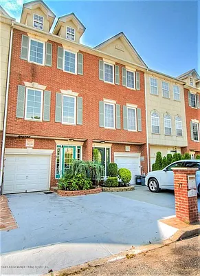 Sold by REMAX Elite | media 1