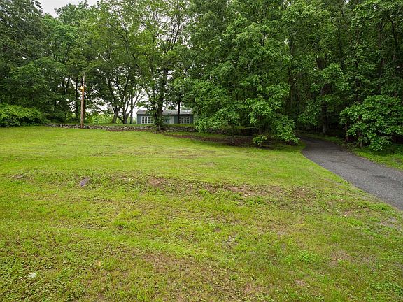 5th image of 312 Ruskey Ln