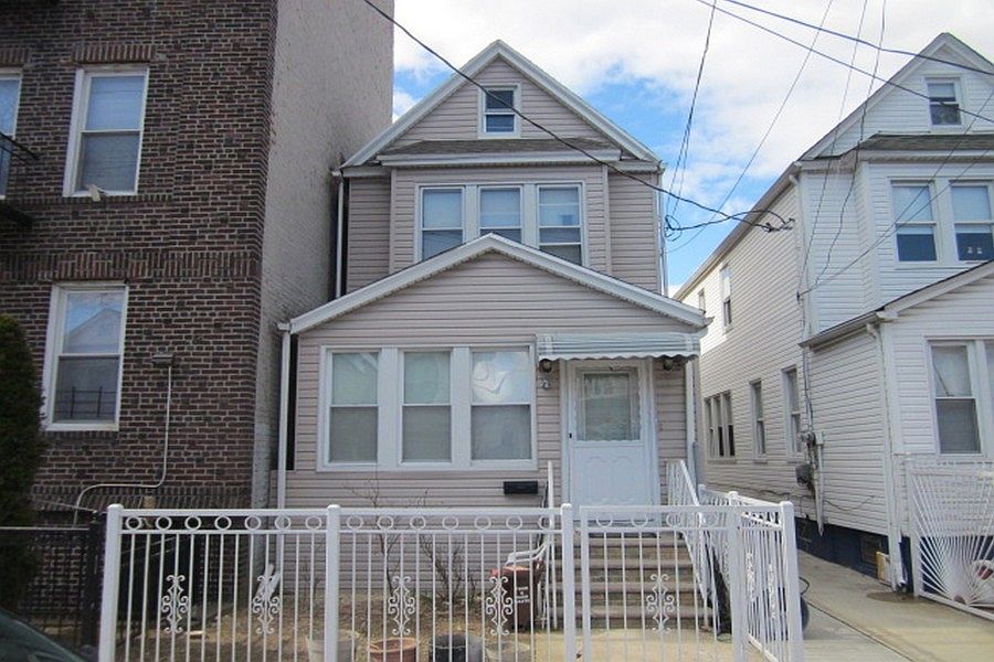 1st image of 10422 117th St
